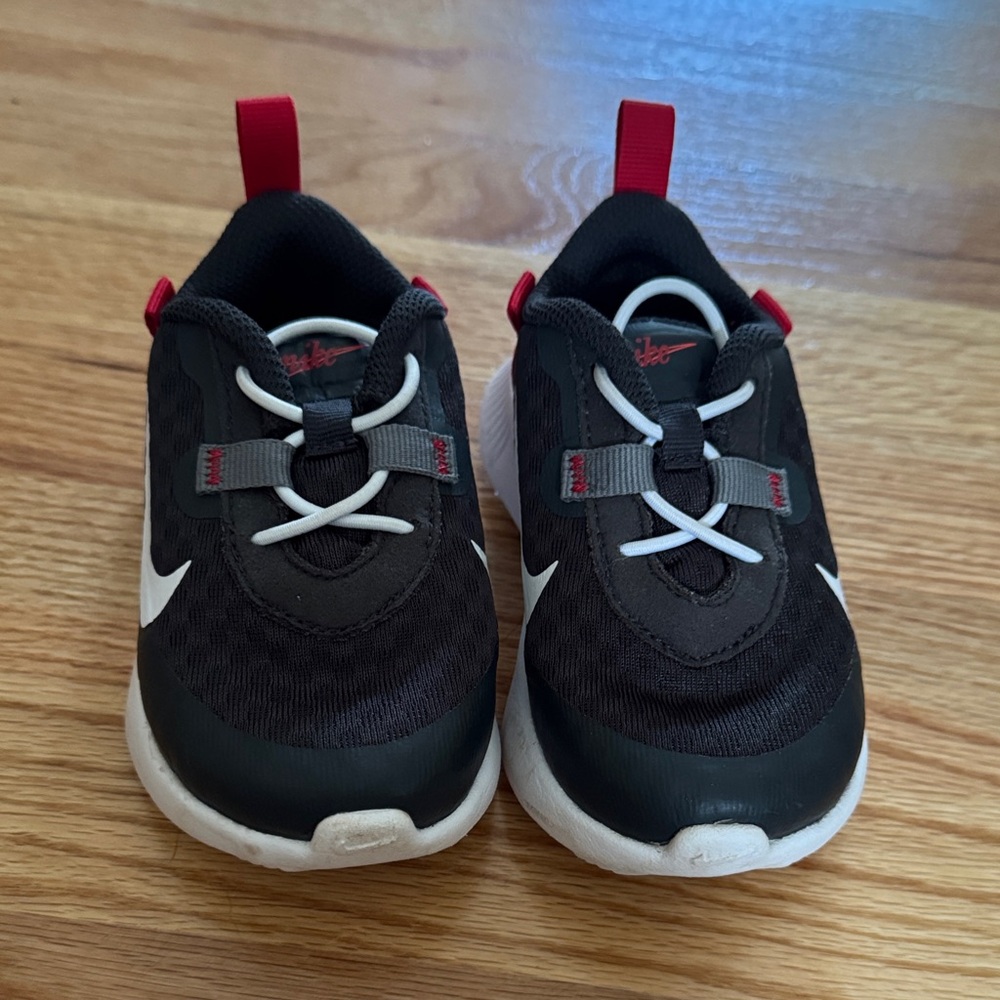 Nike Kids Black and Red Sneakers
